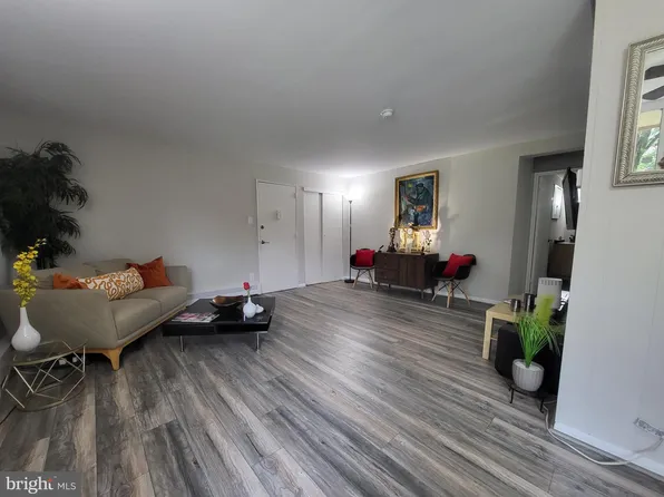 100 E Glenolden Ave #16, Glenolden, PA 19036