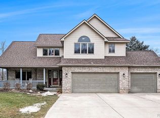 8455 Bella View Dr, Fenton, MI 48430