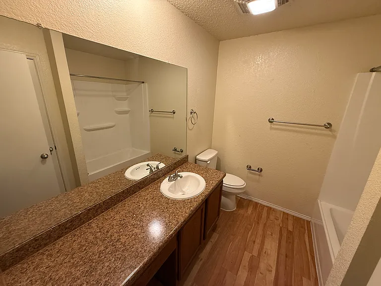730 Bluebonnet Dr #B — Photo 11