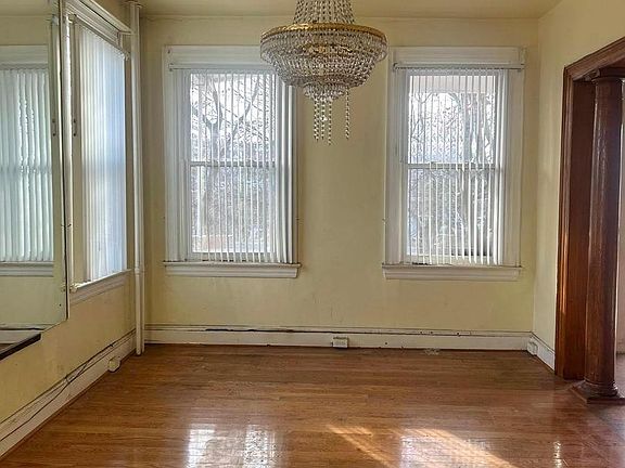 3rd image of 118 V St NE