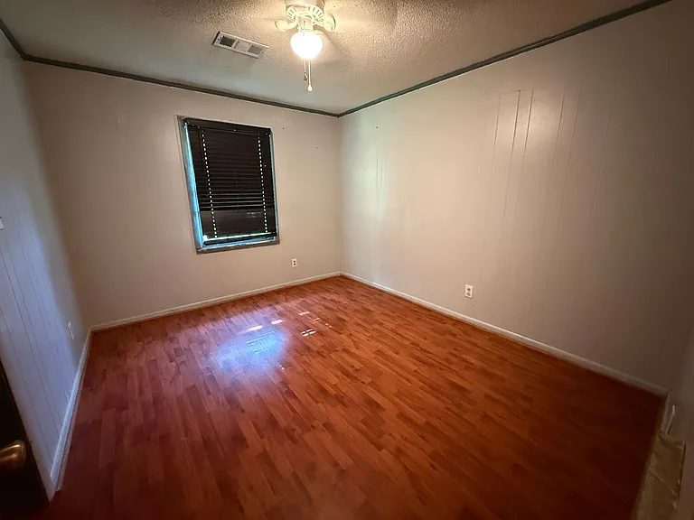 902 Sisk St — Photo 3