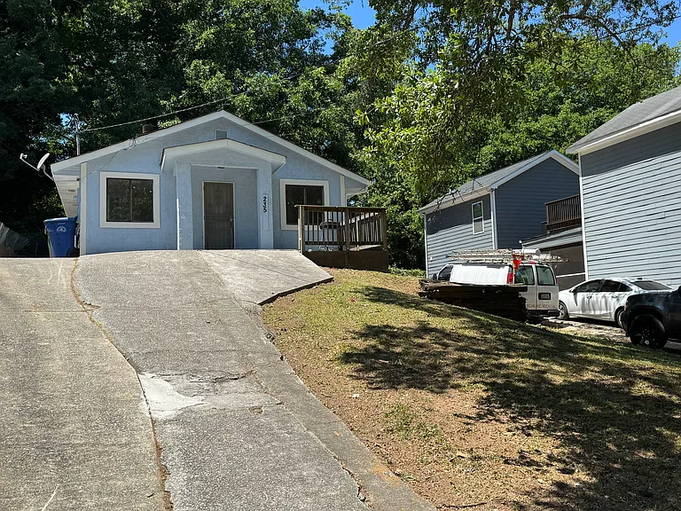 235 Barfield Ave SW — Photo 1