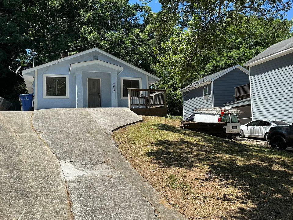 235 Barfield Ave SW