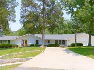 210 Blueberry Point, Brandenburg, KY 40108