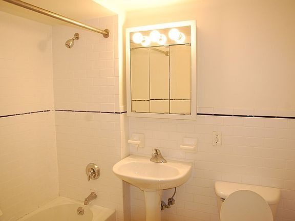 5th image of 200 Schermerhorn St APT 204