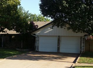 720 W Linden Dr, Mustang, OK 73064