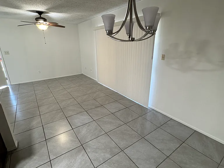 6011 W Golden Ln — Photo 2