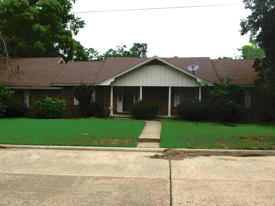 1st image of 802 Evelyn St