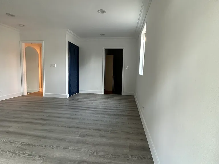 6742 Radford Ave — Photo 12