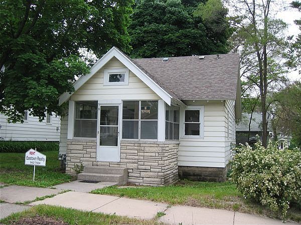 1833 Ruby - Exterior
