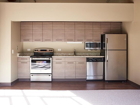 3rd image of 671 N Sangamon St #109