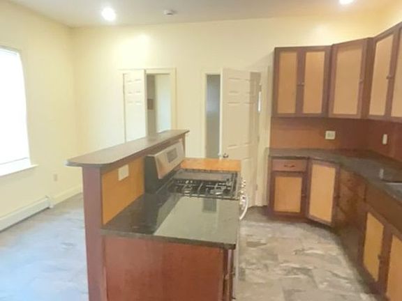 2nd image of 8-10 Mechanic St #8