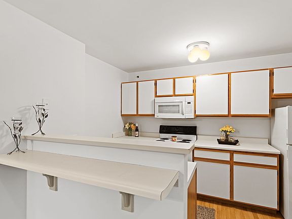 5th image of 410 Cunat Blvd APT 2G