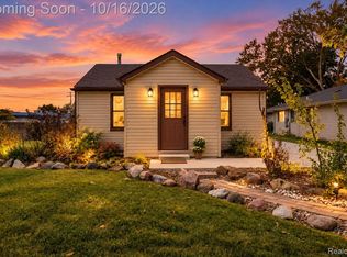 22958 Monterey Dr, Woodhaven, MI 48183