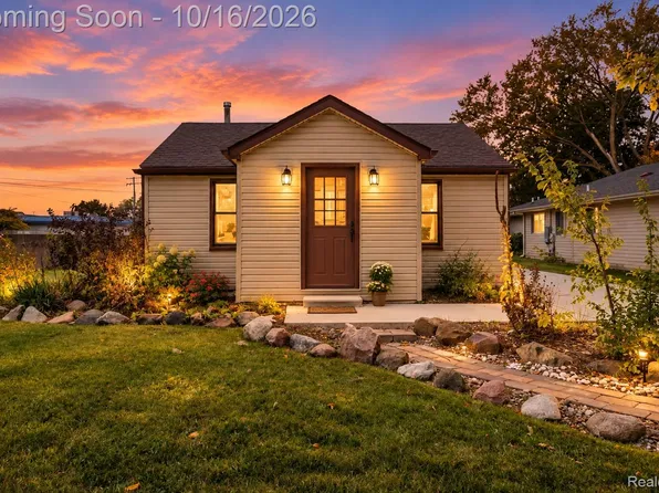 22958 Monterey Dr, Woodhaven, MI 48183