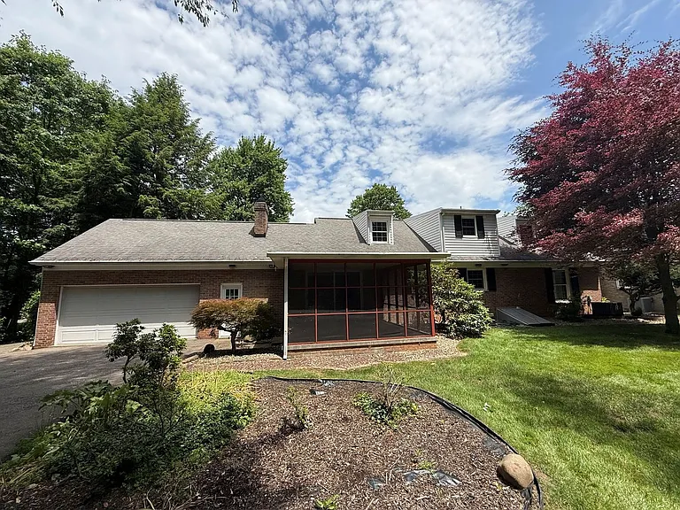 1800 Amarillo St NW — Photo 2
