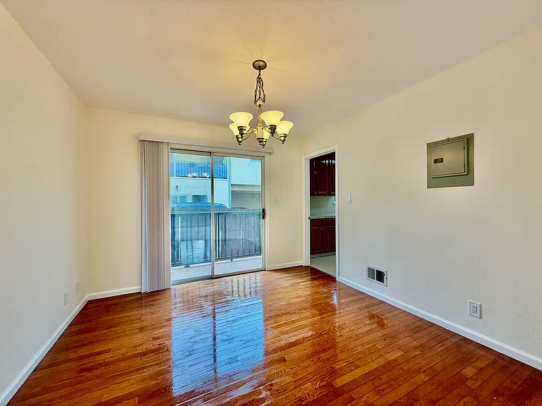 712 Prospect Row — Photo 7