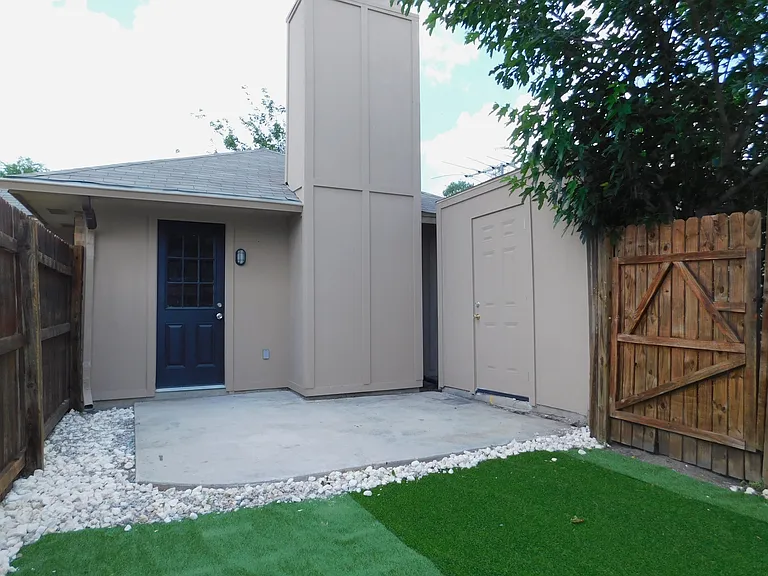 9258 Burbank — Photo 21