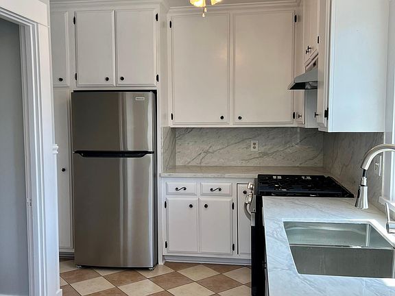 4th image of 521 Molino Ave