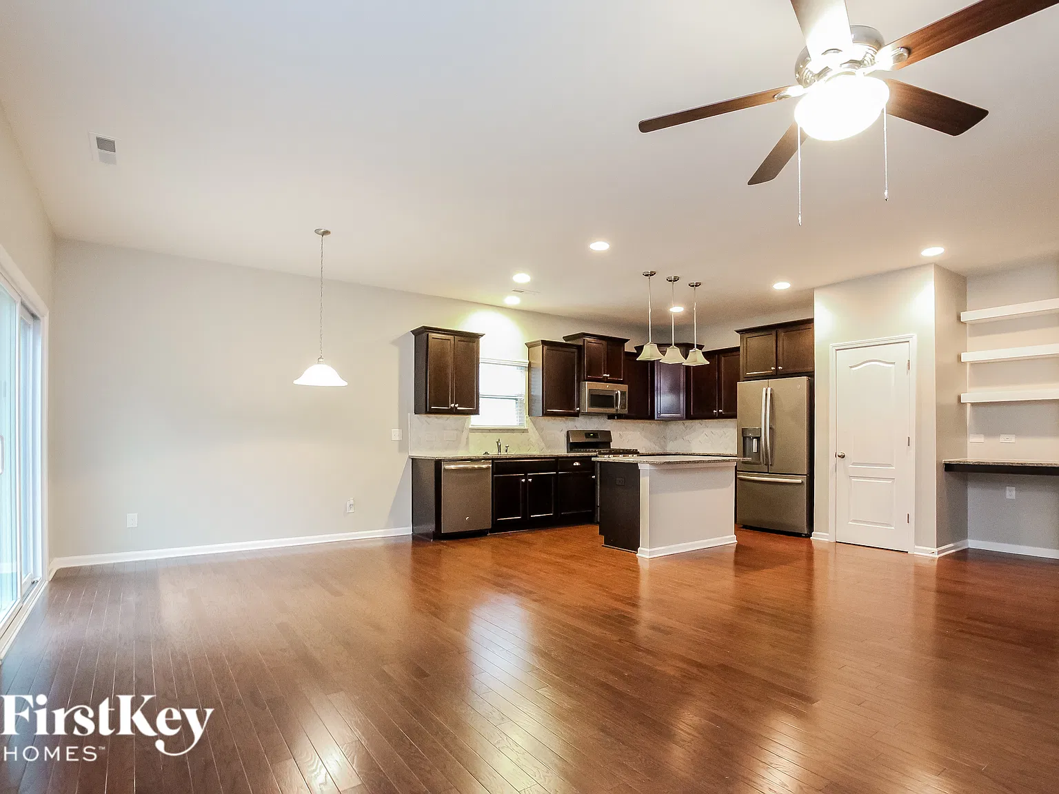 3 bed, 2.0 bath, 2732 sqft, $2,880 — Photo 4