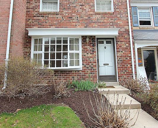 3rd image of 542 Azalea Dr