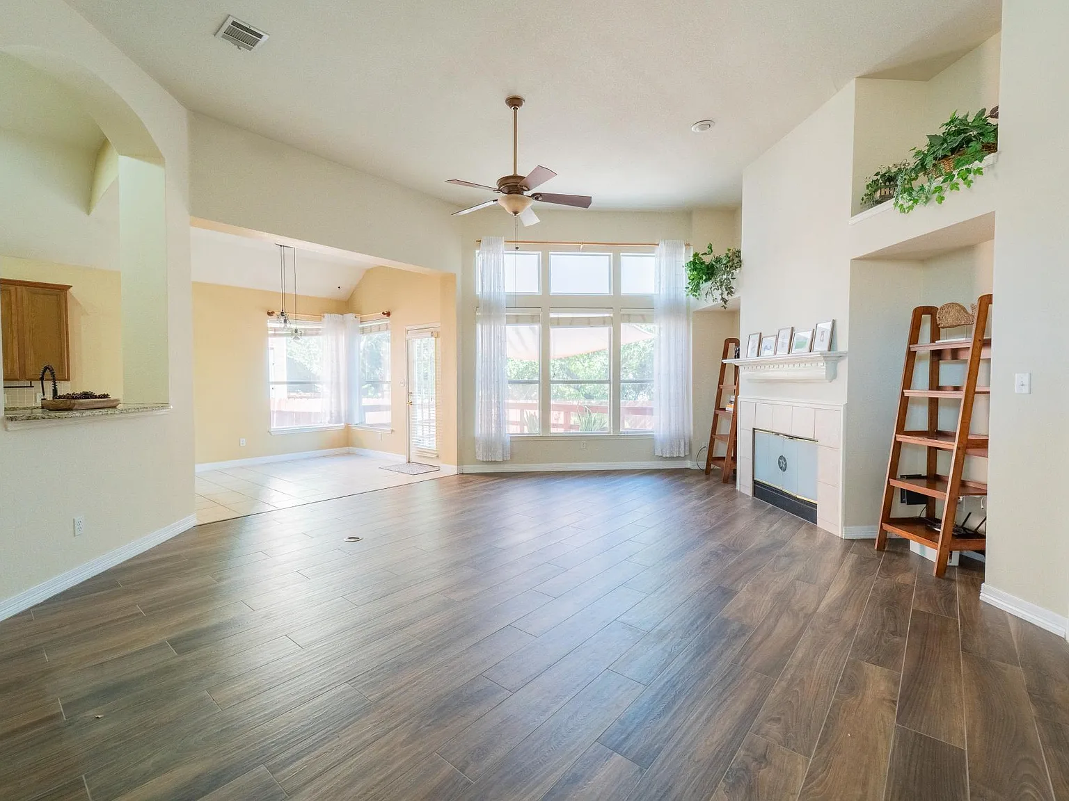 3 bed, 2189 sqft, $2,490 — Photo 4
