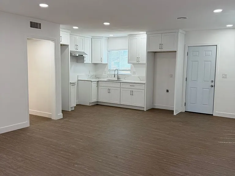12681 Aristocrat Ave — Photo 3