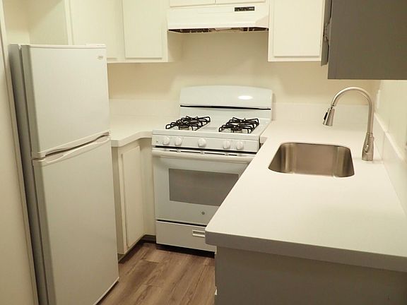 4th image of 416 W Padre St #6