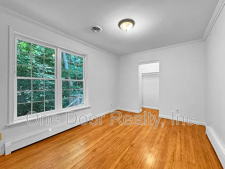 712 Powell St — Photo 7