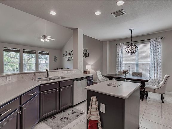 3rd image of 4912 Hibiscus Valley Dr