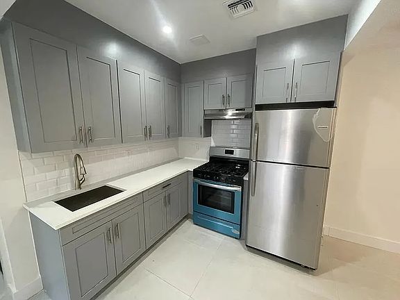 4th image of 2692 Creston Ave #5B