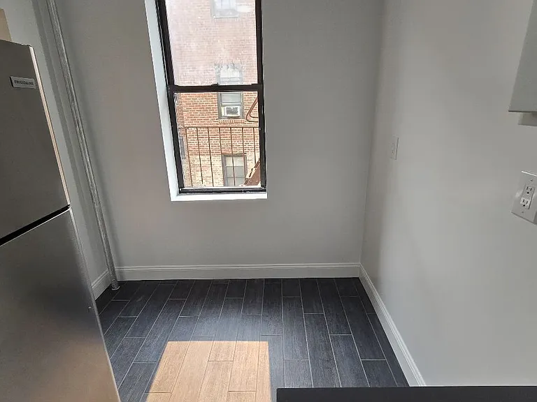 37-20 81st St #5B — Photo 3