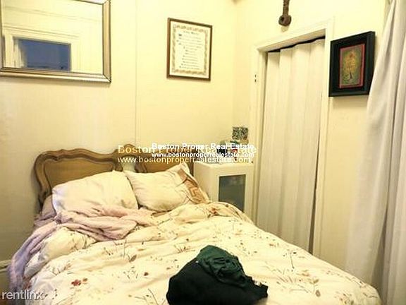 110 Newbury #2R Boston - Back Bay Unit Photo 3