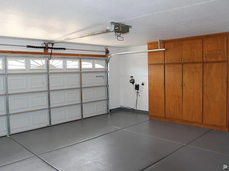 2090 S 44th Dr — Photo 8