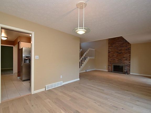 2nd image of 5 Oakshore Dr