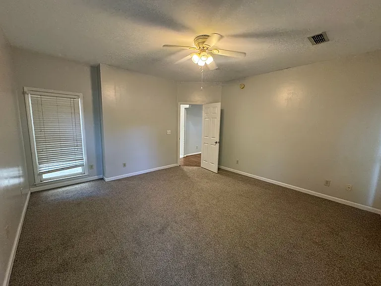 1450 Crenshaw Pl S — Photo 16
