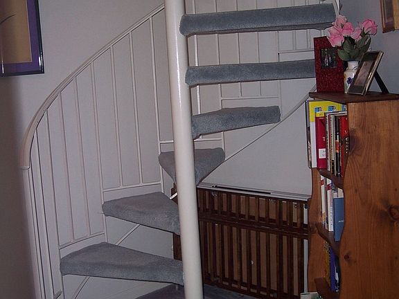Spiral Staircase to Loft/3rd BD