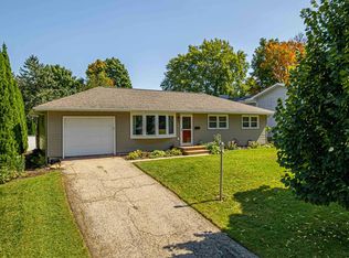 311 Maple Dr, Mount Horeb, WI 53572