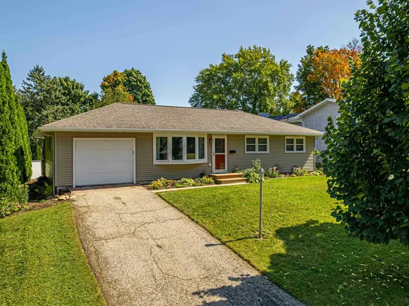 311 Maple Dr, Mount Horeb, WI 53572