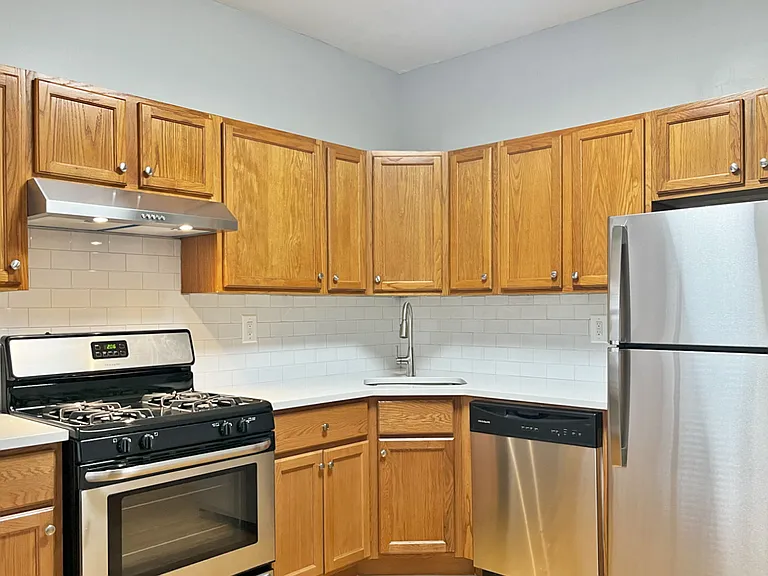 252 Washington Blvd. — Photo 2