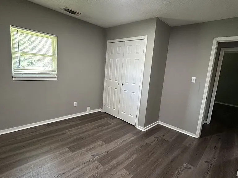 1116 S Elm St — Photo 6