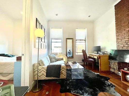 Rented by Pear NYC LLC | media 18