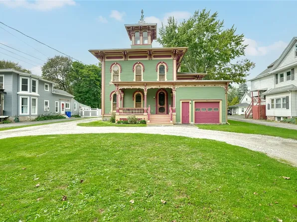 916 West Ave, Medina, NY 14103