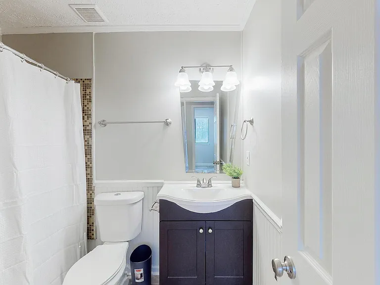 4335 Lincolndale Dr — Photo 25