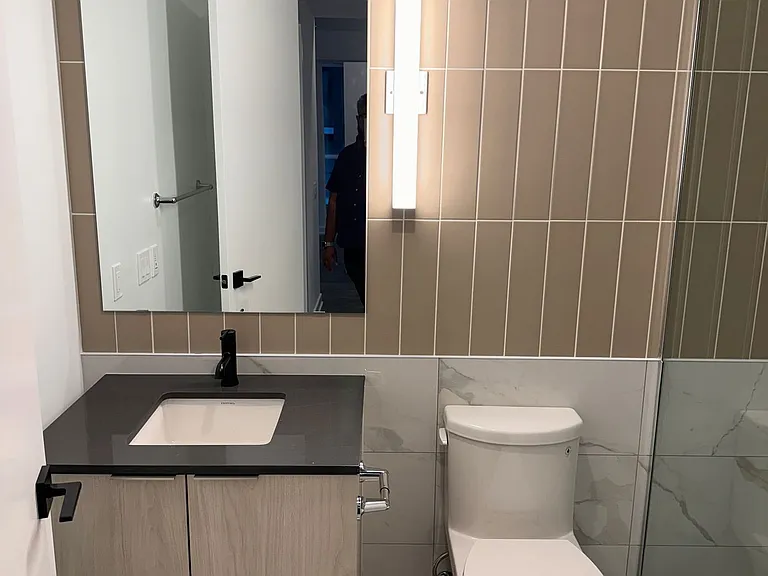 327 King St W #2706 — Photo 10
