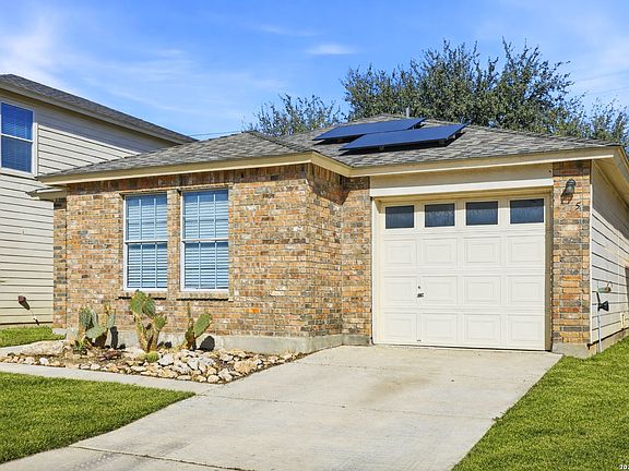 3rd image of 215 Adelaide Oaks