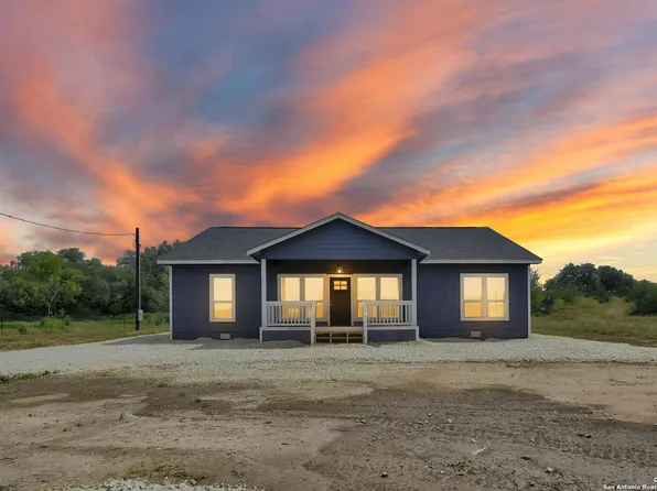 250 county road 2646, Moore, TX 78057