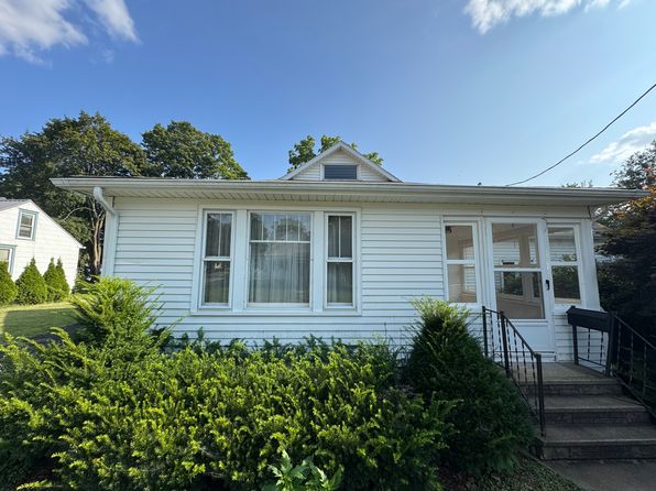 128 Hawthorne St