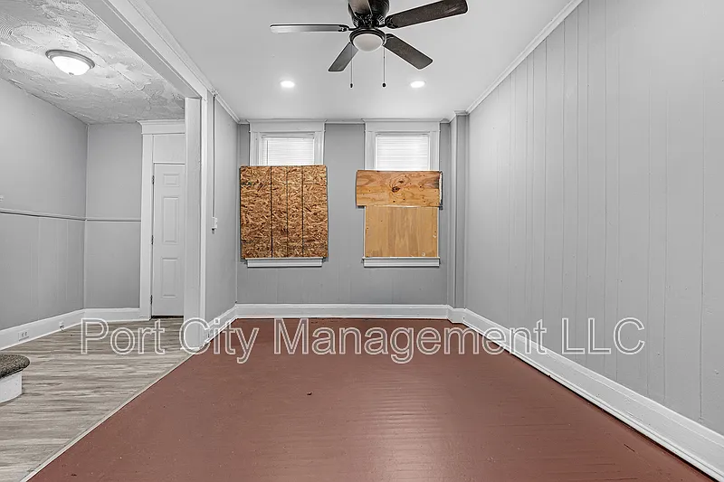 3 bed, 2.0 bath, 1290 sqft, $2,000 — Photo 4
