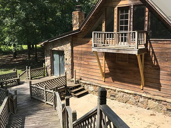 3rd image of 850 County Road 172